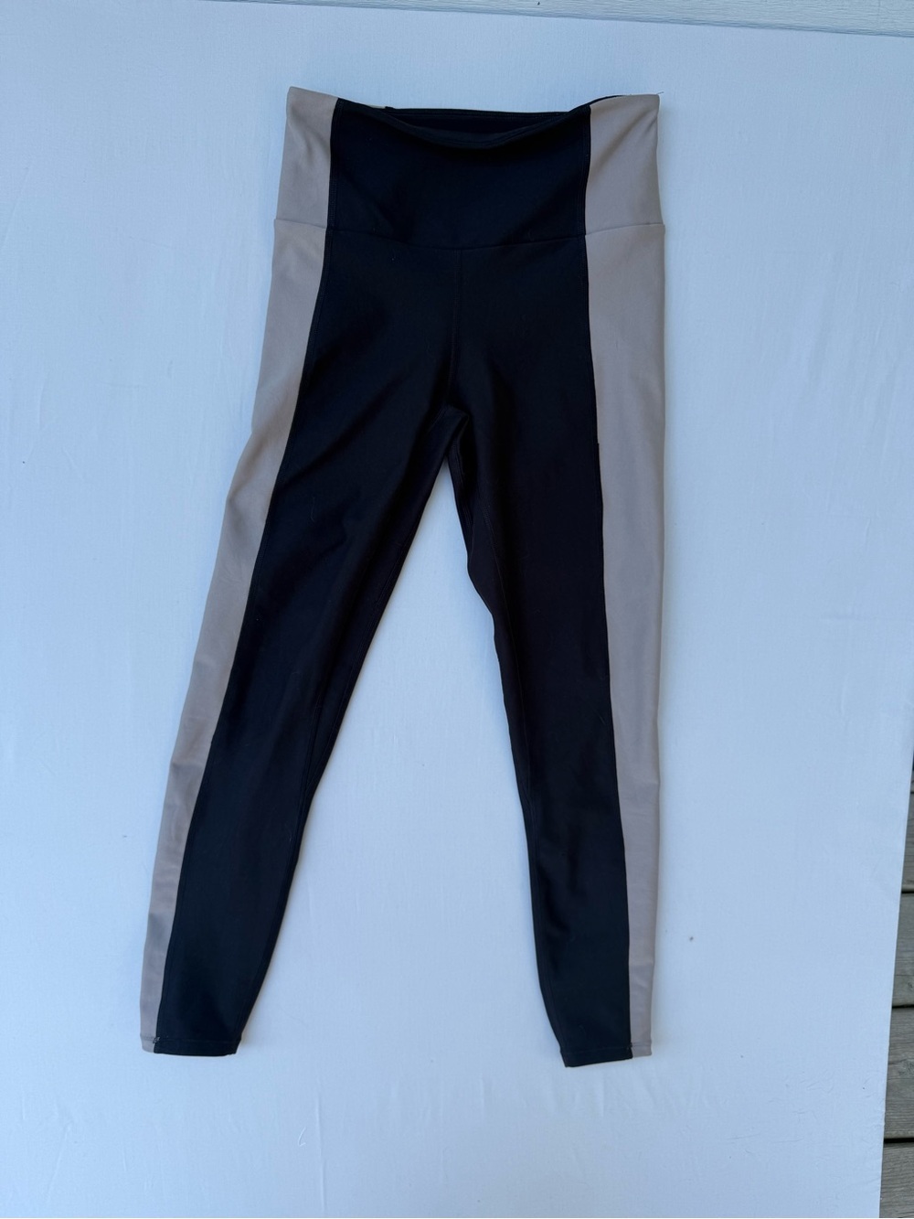 Abercrombie YPB Colorblock High-Waist Leggings in Black and Taupe